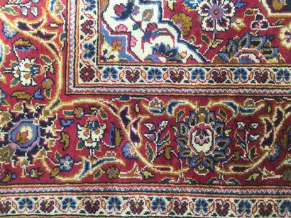null IRAN, KACHAN carpet with central medallion representing a flowered rosette on...