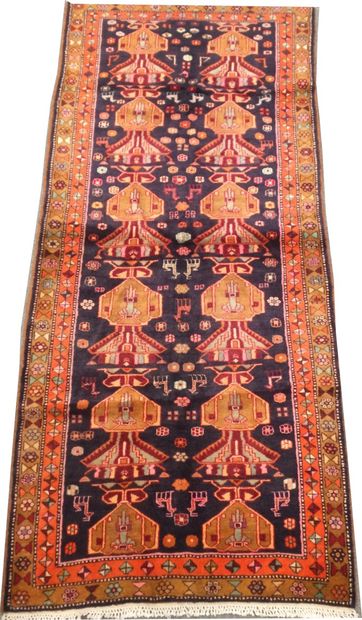 null IRAN, Mechanical HAMADAN gallery carpet in wool decorated with geometrical forms...