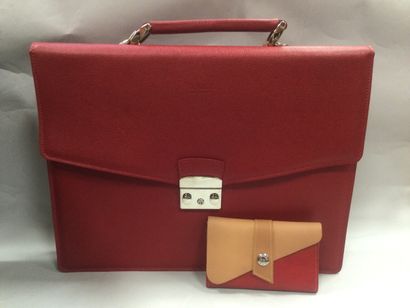 null TEXIER, red leather satchel, hand or shoulder carry, H. 30 x W. 38 cm and a...