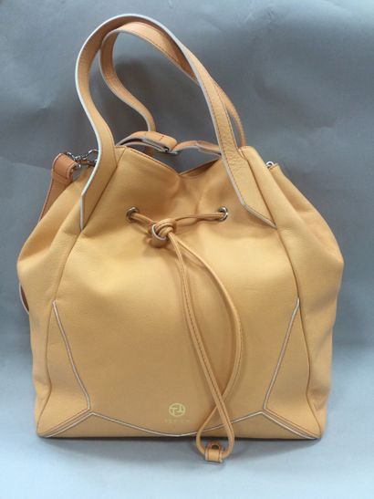 null TEXIER, sac à mains, porté main et bandoulière, en cuir orange, H. 27 cm