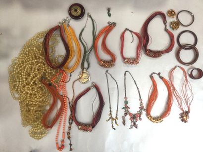 null Orange, red and yellow costume jewelry: necklaces, brooches and bracelets