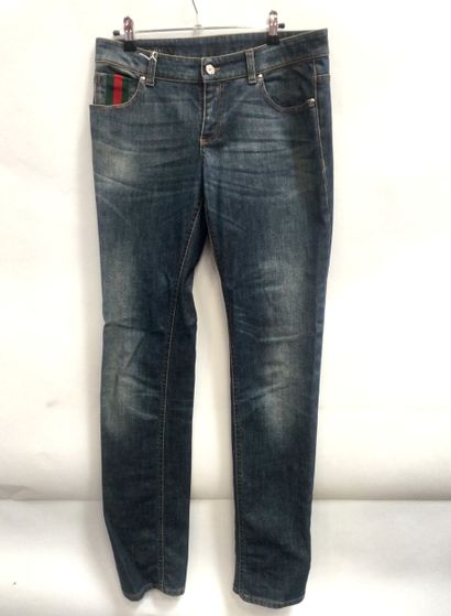 null GUCCI, blue denim men's jeans, faded effect, logo on the right pocket. T44

Good...