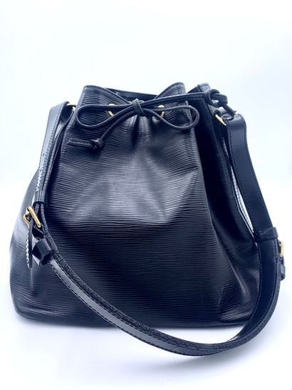 null Louis VUITTON, bag model "Noé" in black herringbone and black leather. Golden...