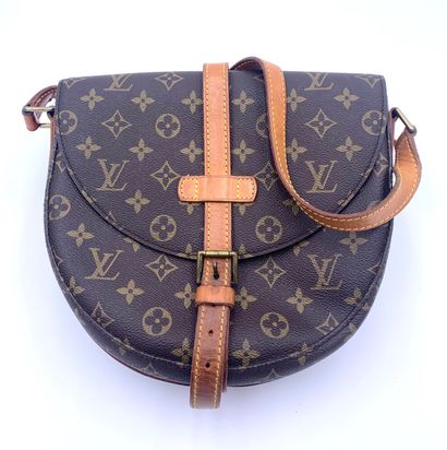 null Louis VUITTON, bag model "Chantilly" in monogrammed canvas and natural leather....