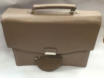 null TEXIER, beige leather satchel, hand or shoulder carry, H. 30 x W. 38 cm and...