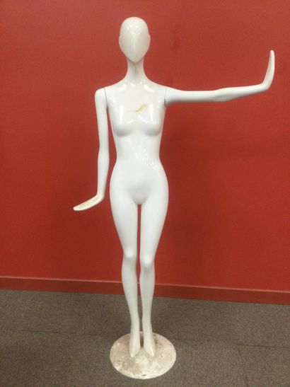 null Female mannequin in metal and white lacquered resin of modernist style. H. :...