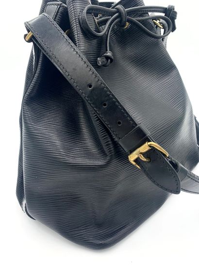 null Louis VUITTON, bag model "Noé" in black herringbone and black leather. Golden...