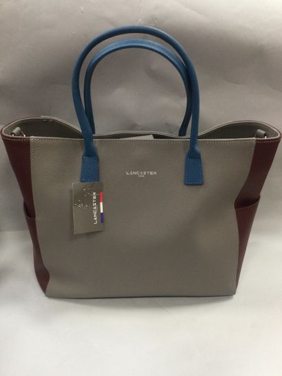 null LANCASTER, grey and burgundy leather handbag, shoulder strap, H. 26 cm