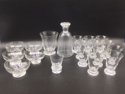  DAUM FRANCE, Part of service in crystal model KIM including : A carafe (H. 17,5...
