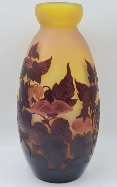 GALLÉ, Vase in multi-layer glass with decoration...