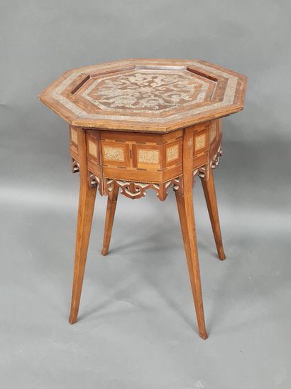 null Oriental style pedestal table, carved wood, burgundy decoration and marquetry,...