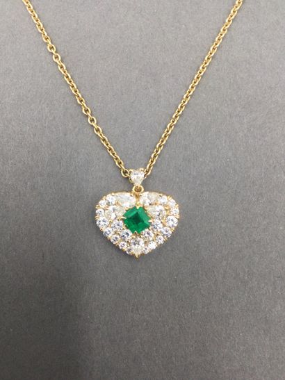 null NECKLACE in 18K yellow gold 650/°°° with a heart-shaped pendant set with a square...