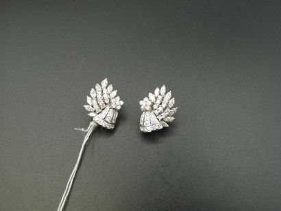 Pair of 18K (750/oo) white gold EAR CLIPS...