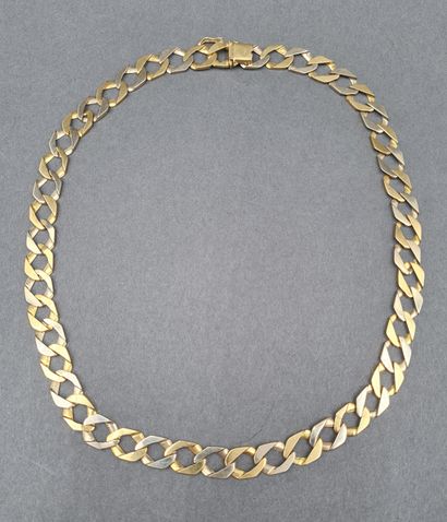 COLLIER en or 2 tons à maille plate 18K 750/°°,...