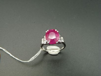 null Platinum ring (850°) centered on an oval ruby weighing approximately 4.70 carats...