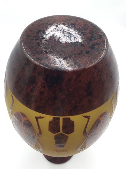  Grand vase décoratif en verre multicouche de style Art-Déco dans le goût du modèle...