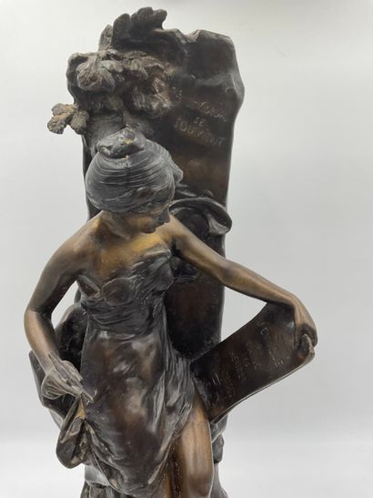 null Émile-Louis PICAULT (1833-1915) « Mémoria ». Sculpture en bronze à patine brune...