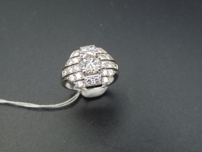 18K (750/oo) white gold Art Deco style ring,...