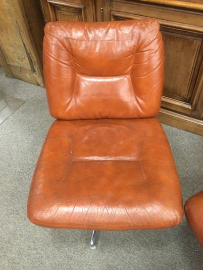 null Pair of leather armchairs with chromed metal feet from the 60s h=79cm