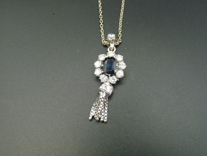 18K (750/oo) white gold pendant with a Pompadour...