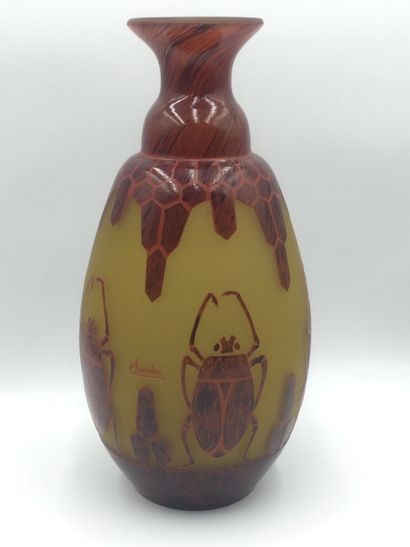 Large decorative vase in multi-layered glass...