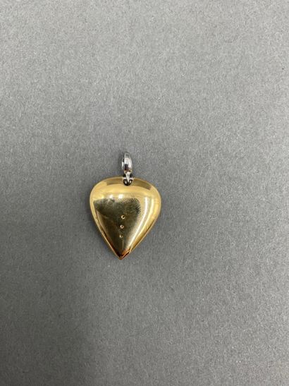 null Heart-shaped 18 K gold pendant with 3 small diamonds, hallmark 750, gross weight:...