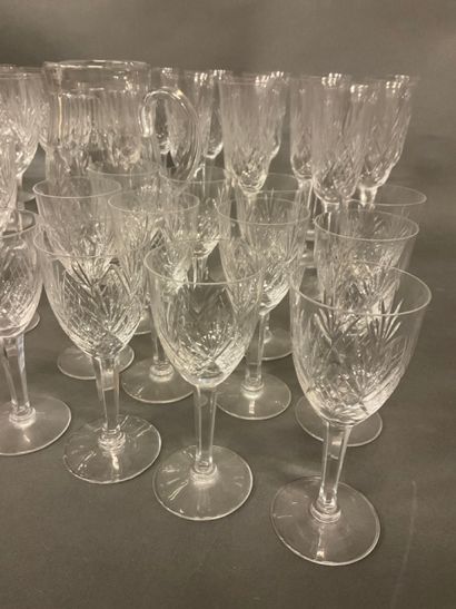 null SAINT-LOUIS, Chantilly glass set including: 11 water glasses (H. 18,5 cm), 2...