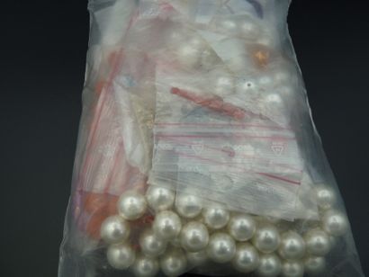 null Lot including South Sea pearls, fancy pearls, gemstones (amethyst, small sapphires...