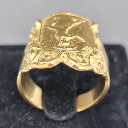 null RING in yellow gold 18K 750/°° decorated with an antique warrior, eagle head...
