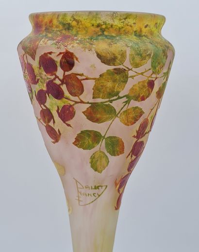 null DAUM, Vase in multi-layer glass with acid-etched decoration of wild roses in...