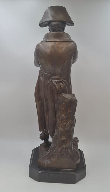 null Attributed to Turillo SINDONI (1868-1941), Bronze sculpture with a medallion...