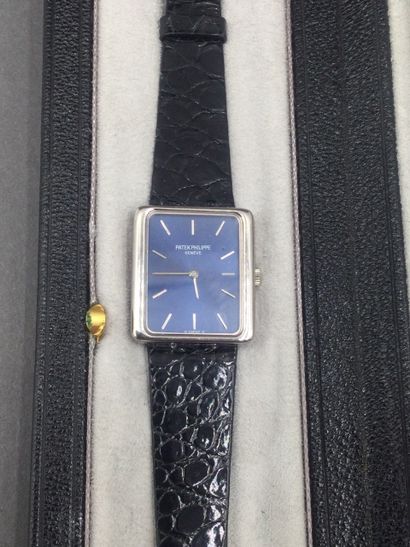 null PATEK PHILIPPE, Ladies' watch, rectangular case in 18K white gold 750/°°, night-blue...