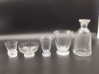  DAUM FRANCE, Part of service in crystal model KIM including : A carafe (H. 17,5...