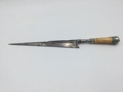 null Ancienne dague de chasse, manche en corne et monture en argent, époque XVII-XVIIIème,...