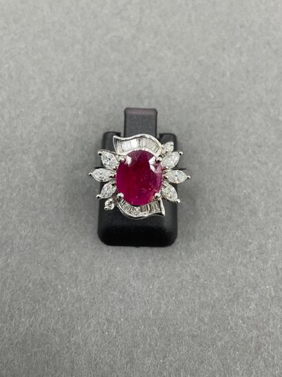 null White gold 750/°° flower ring set with a 1.28-carat oval ruby set with 14 white...