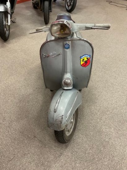 null VESPA 1969, 125 cm3 SPRINT, 5 750 kms au compteur. La Vespa Sprint est un scooter...