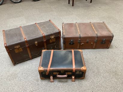 null Lot de 2 malles de voyage et une valise anciennes en bois et cuir (usure et...