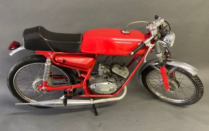  BETA CIGNO, 1960. Copie à l'échelle réduite de la moto Beta de Type Milan-Tarente,...