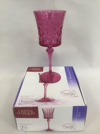 null CRISTAL D'ARQUES 12 verres a eau de couleur rose h 21,5 cm. 27 cl