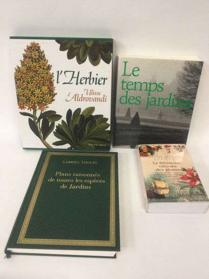 null Lot de 4 Volumes sur le thème des jardins et des plantes.