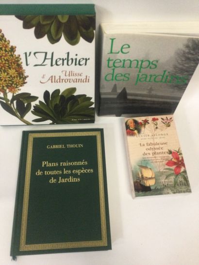 null Lot de 4 Volumes sur le thème des jardins et des plantes.