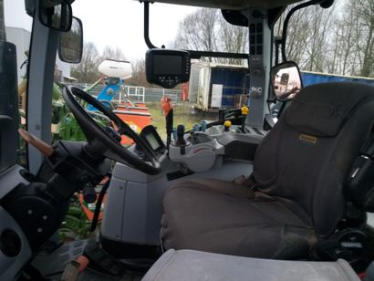 null Tracteur NEW HOLLAND 7060, 7500 heures, roues 620, année 2007. VENDU H.T