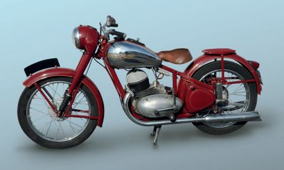 JAWA 350cm3 Bicylindre deux temps Cette moto a été produite en 1962 N°de série 1807139...