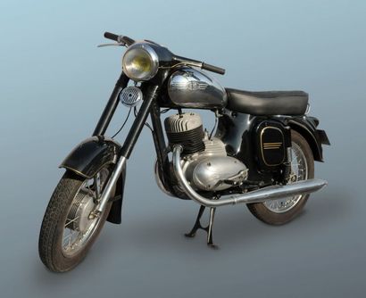 JAWA 250cm 3 Monocylindre Cette moto a été produite en 1960 N° de série 205038 KMS...
