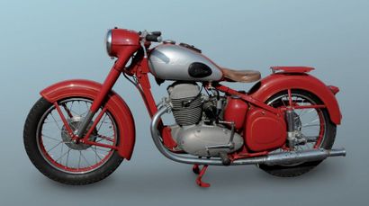 JAWA 500 cm3 Bicylindres ACT Cette moto a été produite en 1952 N° de série 1500047...