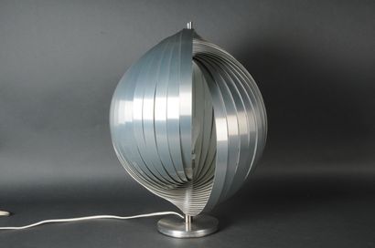 null HENRI MATHIEU, Lampe de bureau hélicoïdale en aluminium poli, années 1970, H...