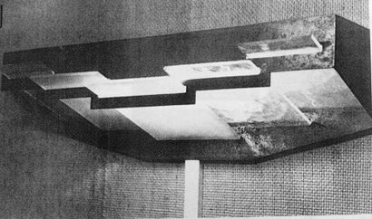 null JEAN PROUVE, Applique murale 1927/1928, tôle d'acier martelé et plaques de verre...