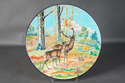 null LONGWY - Plat à tarte à décor de cerfs par PH. RIGNON diam.37 cm