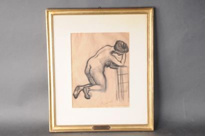 null Emile Othon FRIESZ (1879-1949) - Nu, femme agenouillée, dessin au fusain, 25x19...