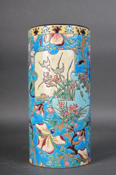 LONGWY - Vase rouleau à décor floral sur...